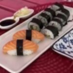 NİGİRİ MİX ( 2 ADET NİGİRİ . 8 ADET YARIM SOMON FÜME MAKİ )